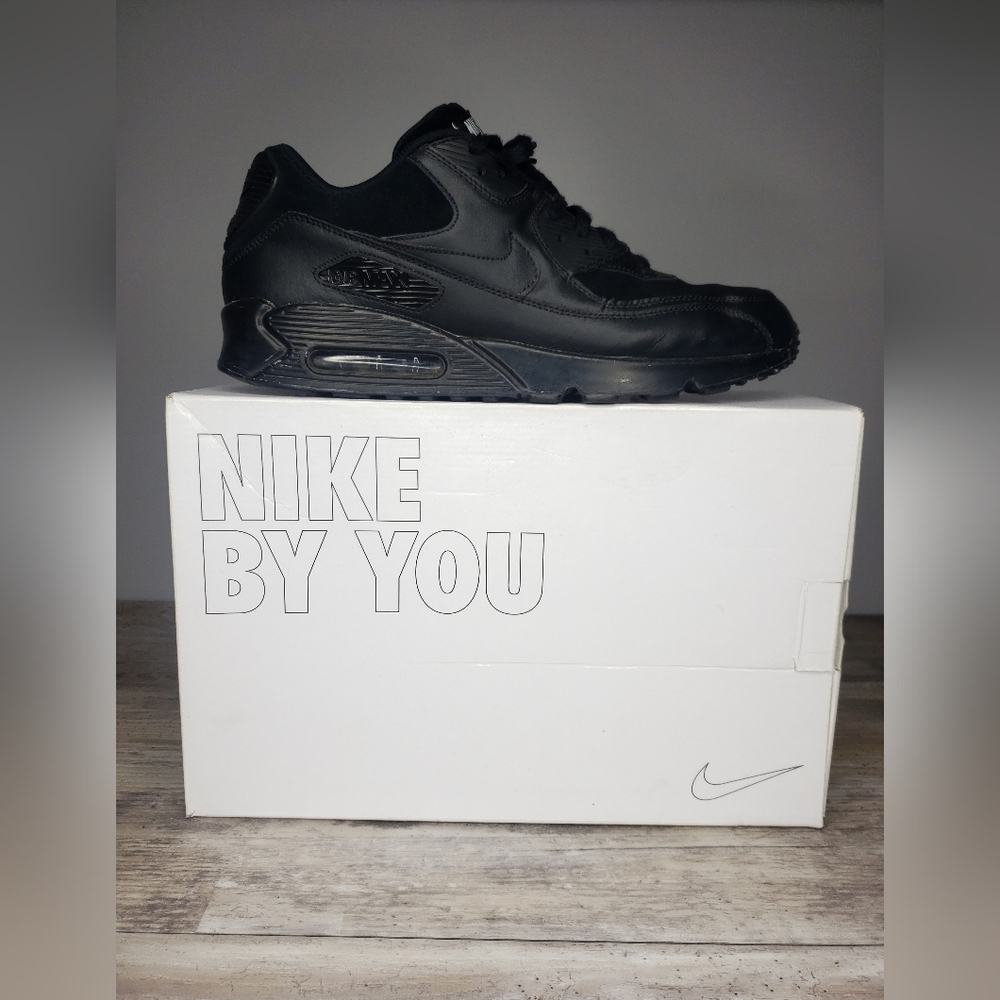 Blacked Out NIKE Air MAX 90            LEATHER & Suede